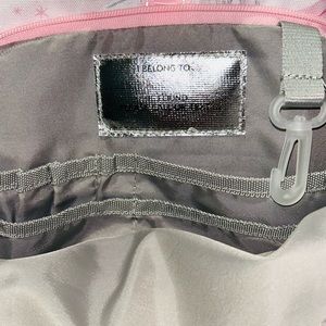 No wear. Used in perfect condition. Lunchbox has very minor stain along border.